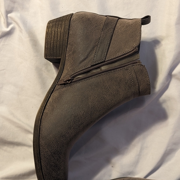 Taupe Low Heeled Ankle Boots Jessica Cline 10W - Picture 2 of 5